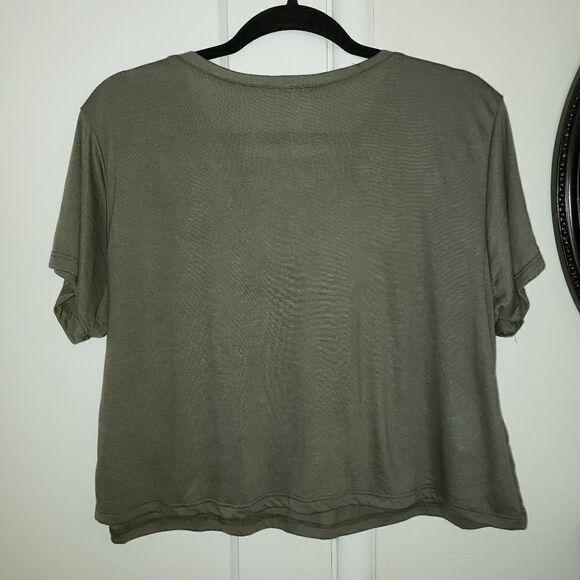 BCBGeneration Cropped Slogan T-Shirt Stick… - Picture 4 of 4